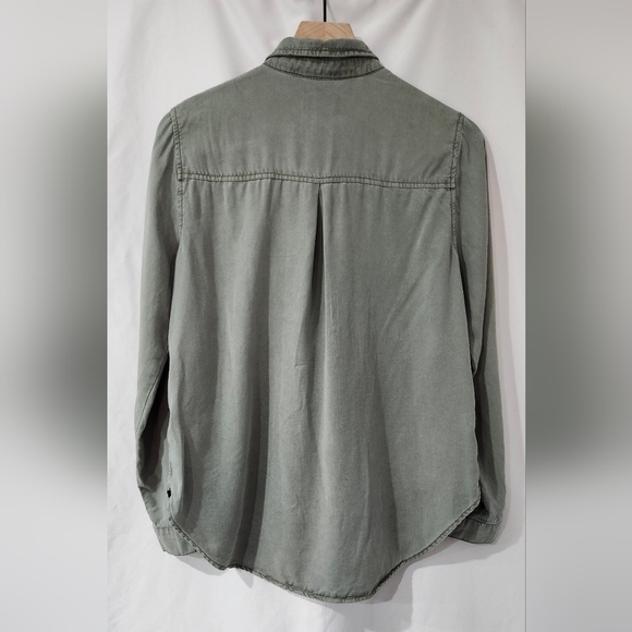 Universal Thread Womens Button Front Top Size S Military Green Pockets Roll Tab - Picture 9 of 10